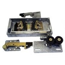 Centre opening lock assembly